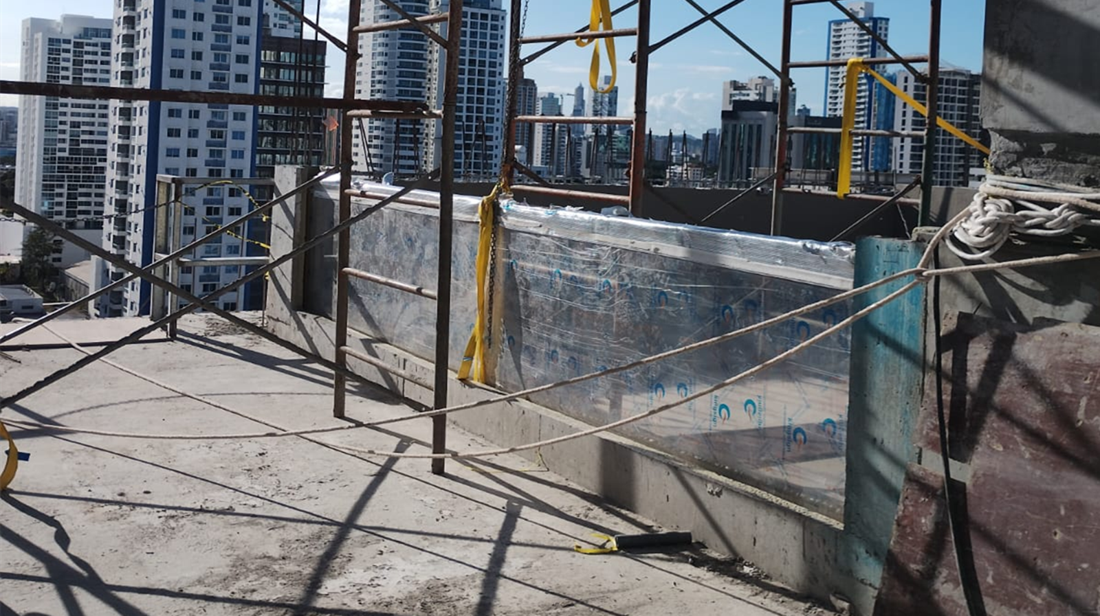 100 mm-ko lodiera duen panel akrilikoa Kanpoko igerilekuko leihorako